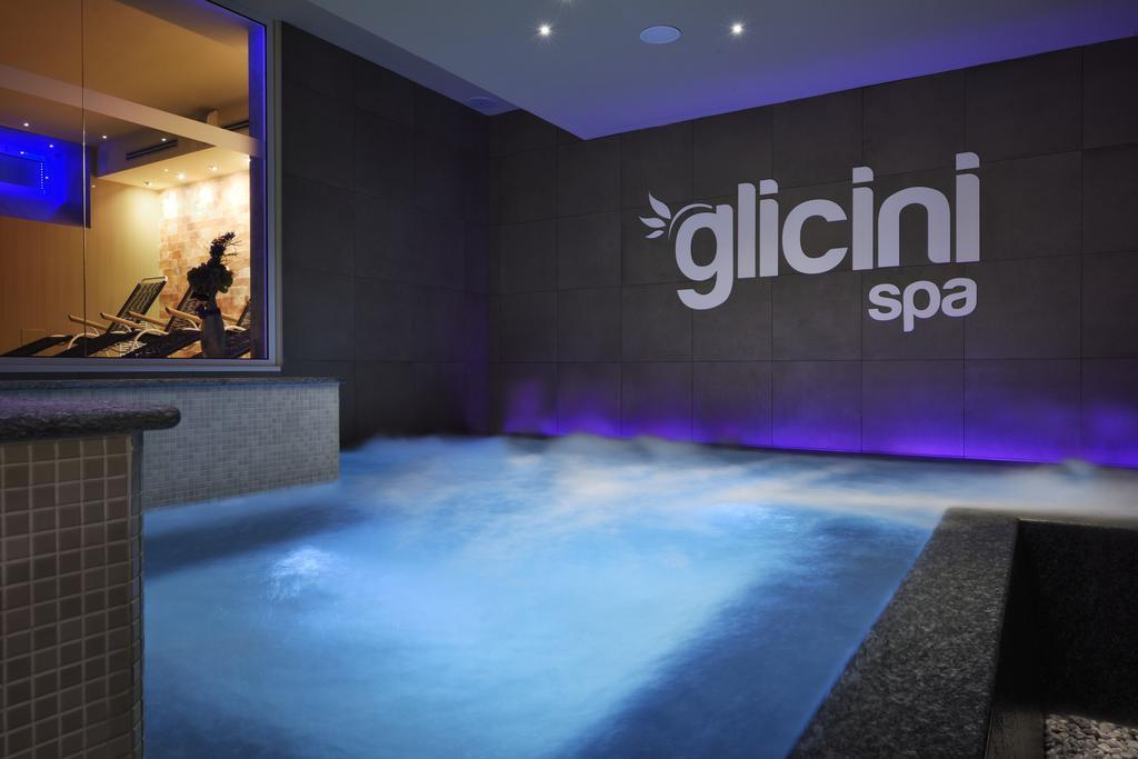 Hotel Villa Glicini Пінероло Екстер'єр фото