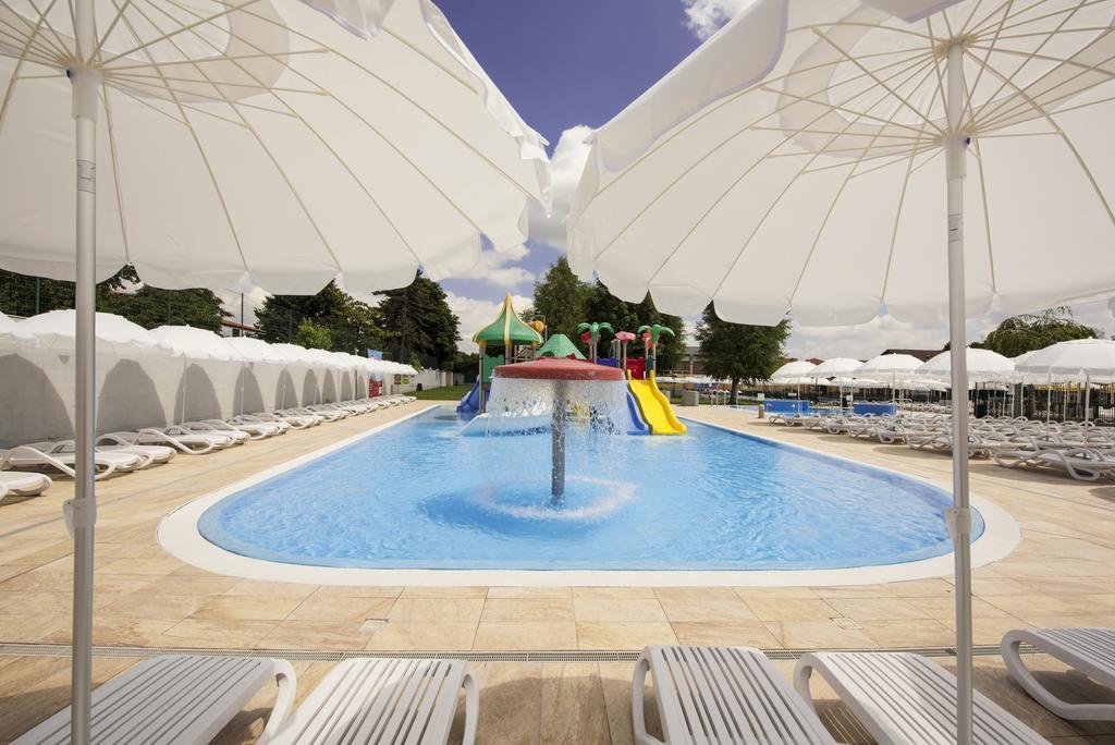 Hotel Villa Glicini Пінероло Екстер'єр фото
