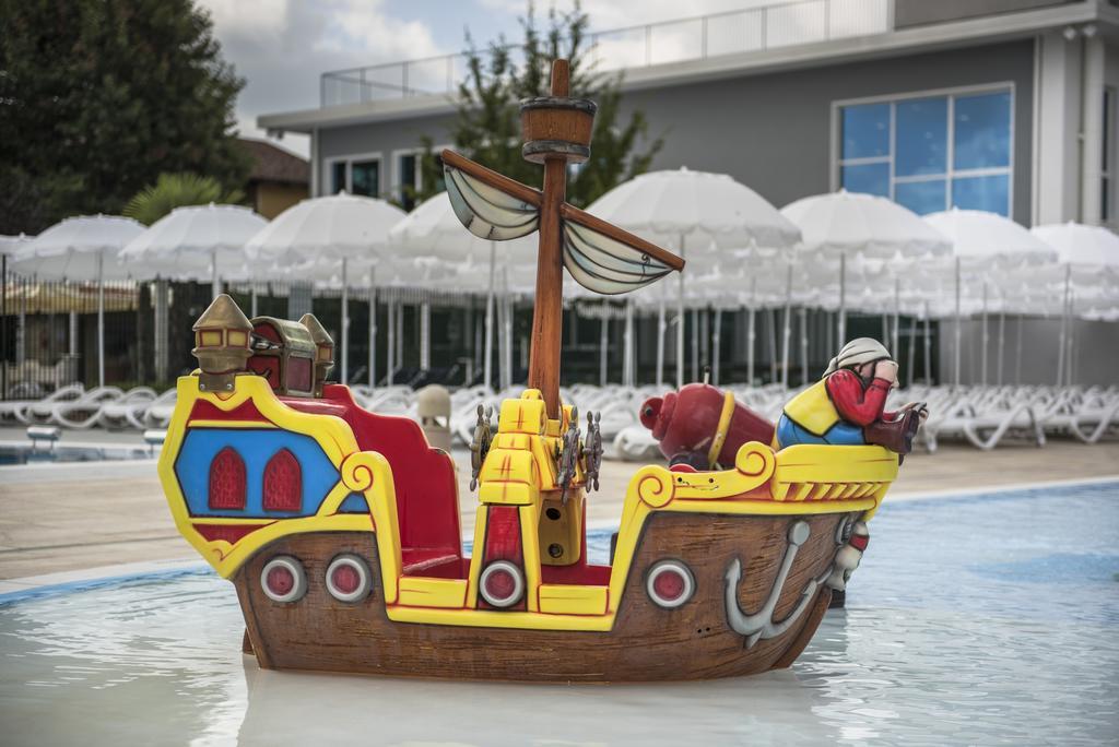 Hotel Villa Glicini Пінероло Екстер'єр фото