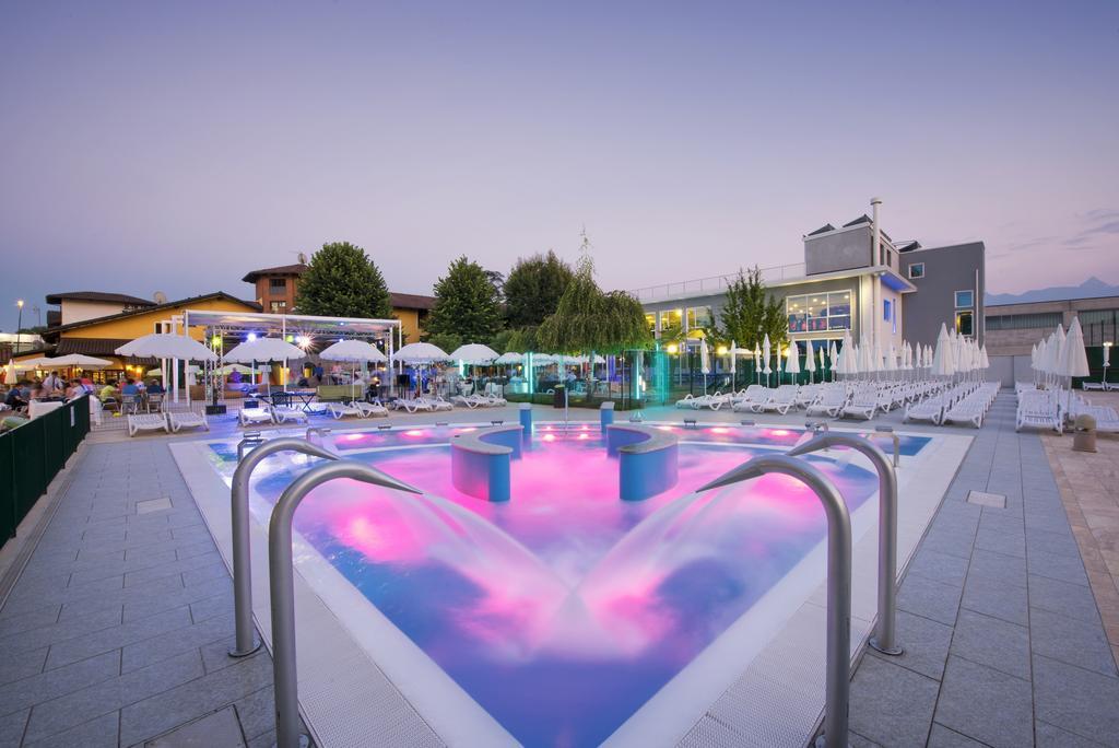 Hotel Villa Glicini Пінероло Екстер'єр фото