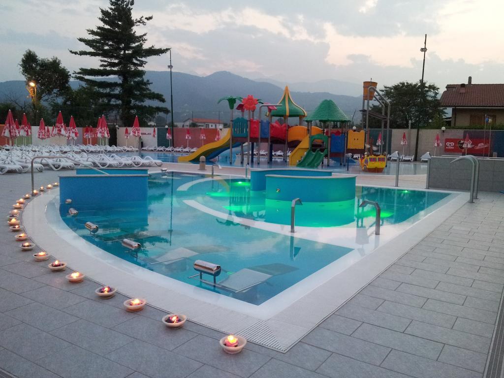 Hotel Villa Glicini Пінероло Екстер'єр фото