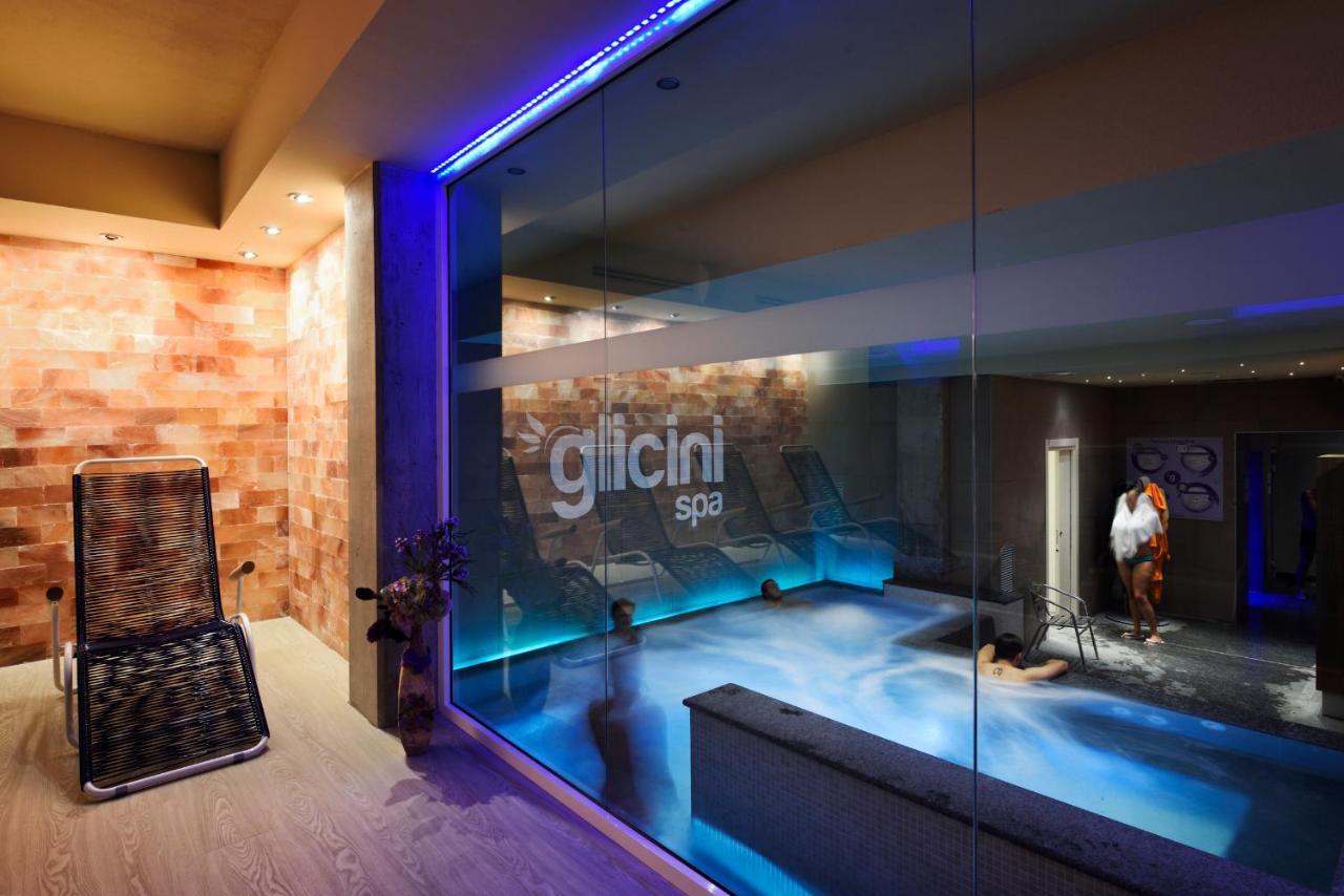 Hotel Villa Glicini Пінероло Екстер'єр фото